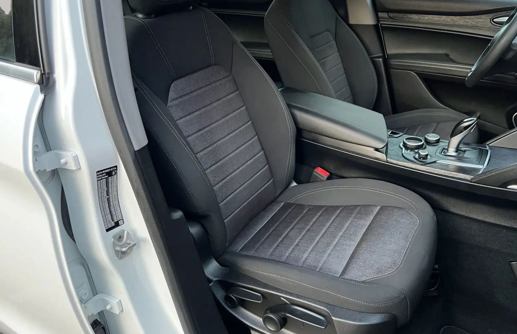 Zunanja slika - Alfa Romeo Stelvio - 2.2D Q4 190KM AVTOMATIK NAVI LED KAMERA 1.lastnik - 11