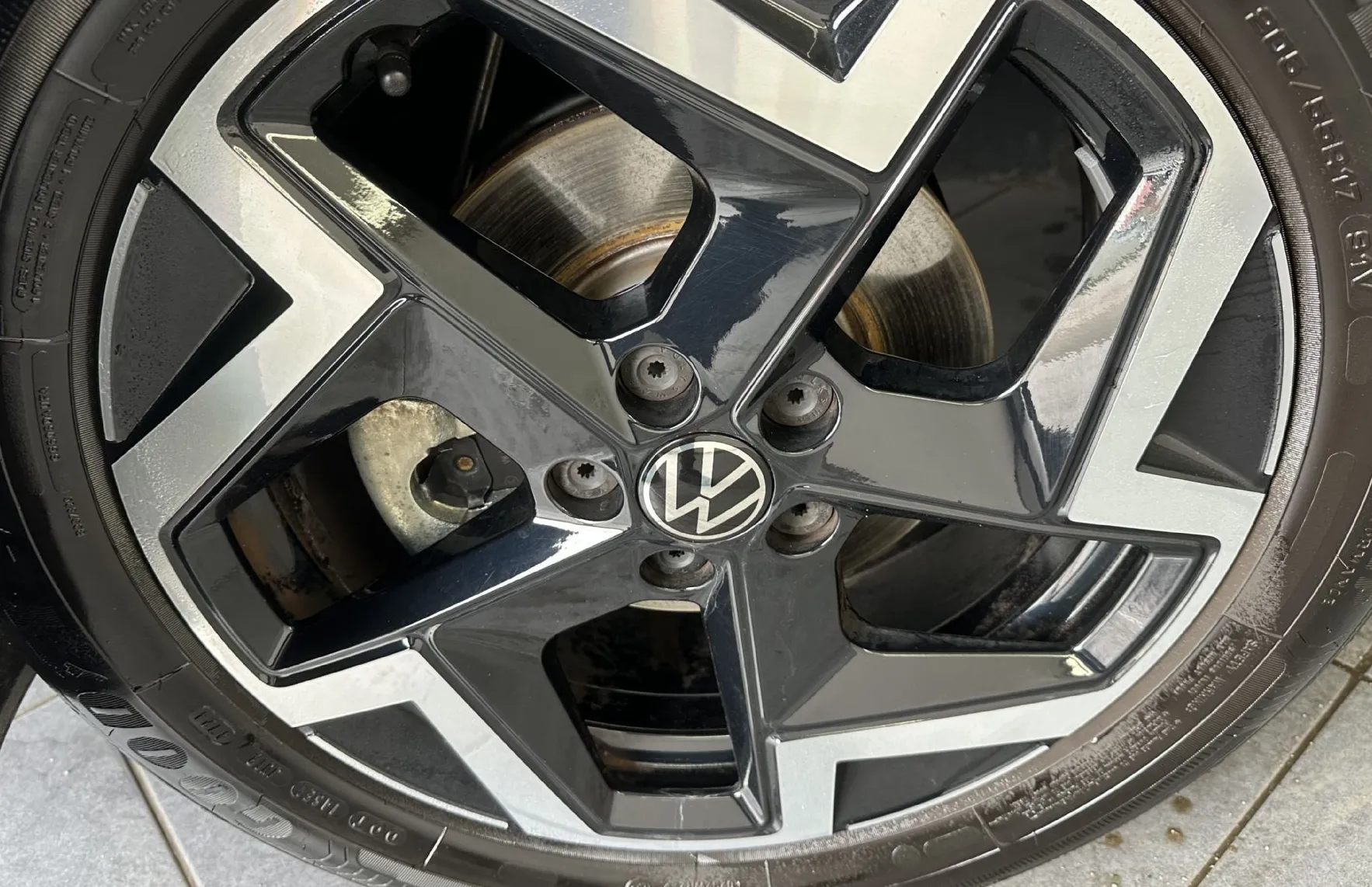 Zunanja slika - Volkswagen Taigo - 1.0 TSI R-Line 85.PANORAMA.LED.2025.SAMO 17.000 KM - 3