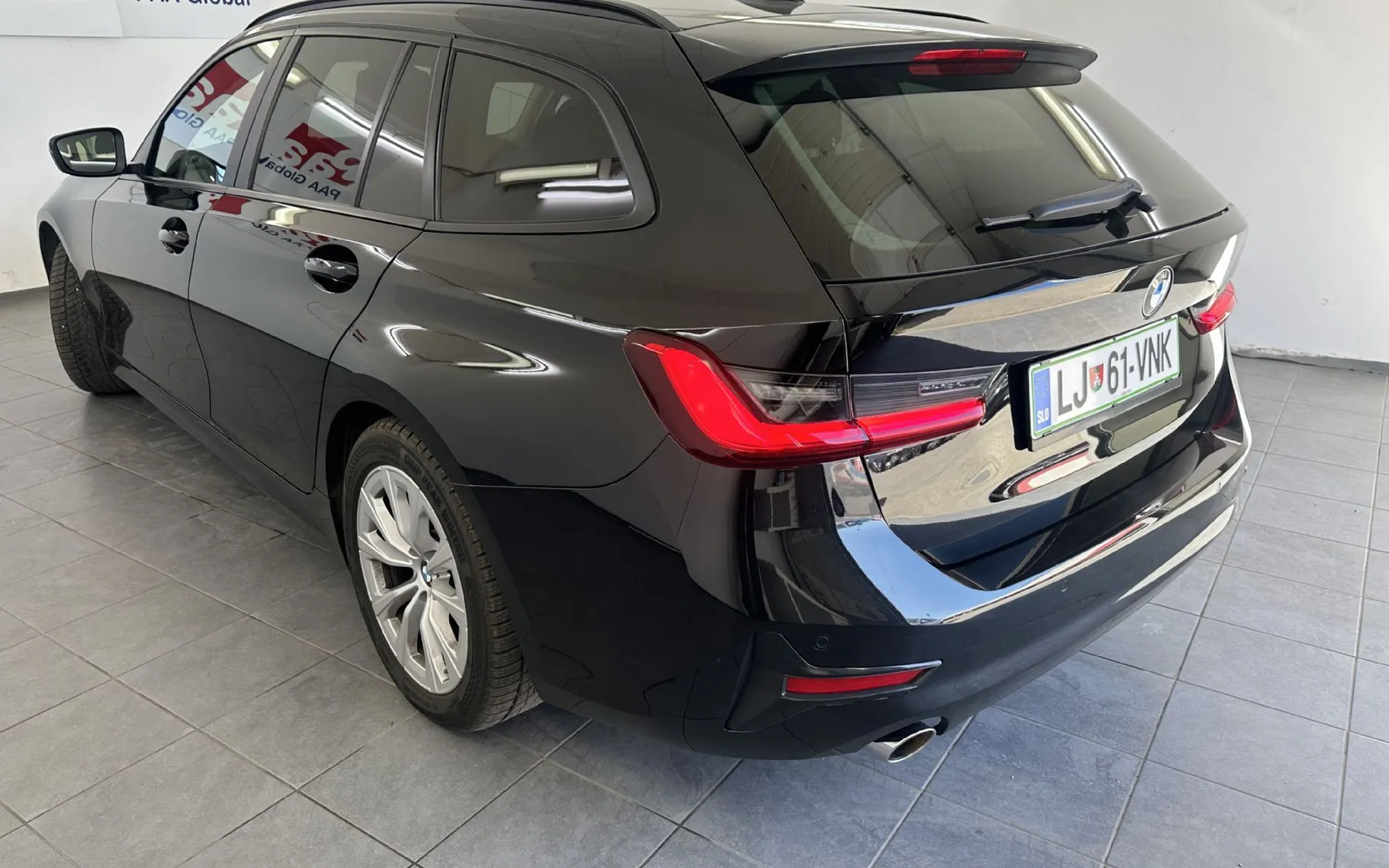 Zunanja slika - BMW Serija 3 - Touring: 318d Touring.NAVI.PDC.KONFORT.ZAKLEPANJE.KLJUKA - 15
