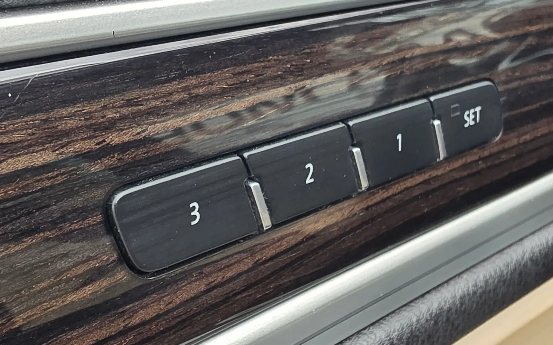 Zunanja slika - VW Touareg - 4.2 TDI BMT DSG BI-XENON-KAMERA-PANO-MEMORY-ALU - 16