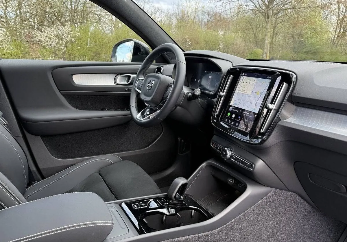 Notranja slika - Volvo XC40 - B4 P Ultra Dark Avt. - 8
