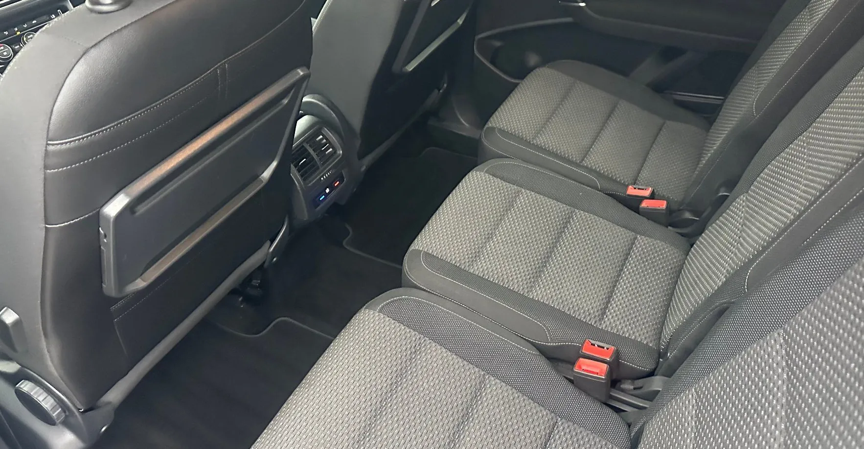 Zunanja slika - Volkswagen Touran - 2.0 TDI DSG.NAVI.KAMERA.NAREJEN VEL.SERVIS+MENJALN - 2