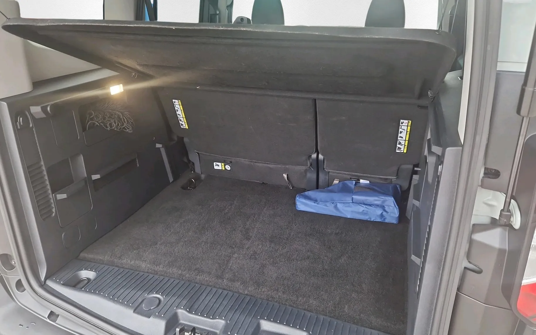 Notranja slika - Ford Tourneo Courier - ACTIVE 1.0ECOBOOST-SLO-RADAR-ZIM.PAKET-KAMERA-BLI - 9