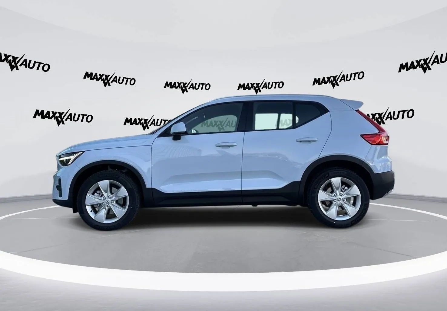 Notranja slika - Volvo XC40 - B3 P Core AT DCT 3 leta garancije + 3 servisi... - 8