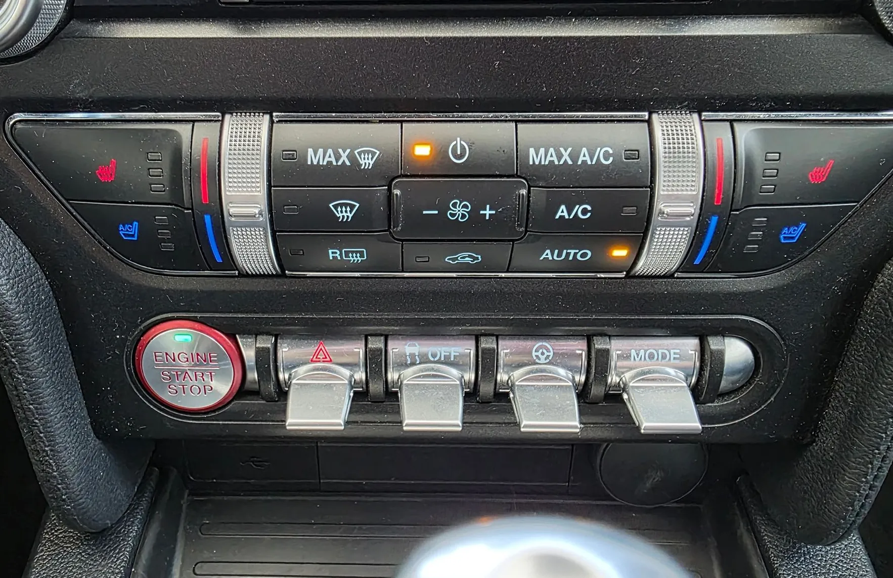 Zunanja slika - Ford Mustang - 2.3 - LED - USNJE - GR. + HLAJ. SED. - KAMERA - 12