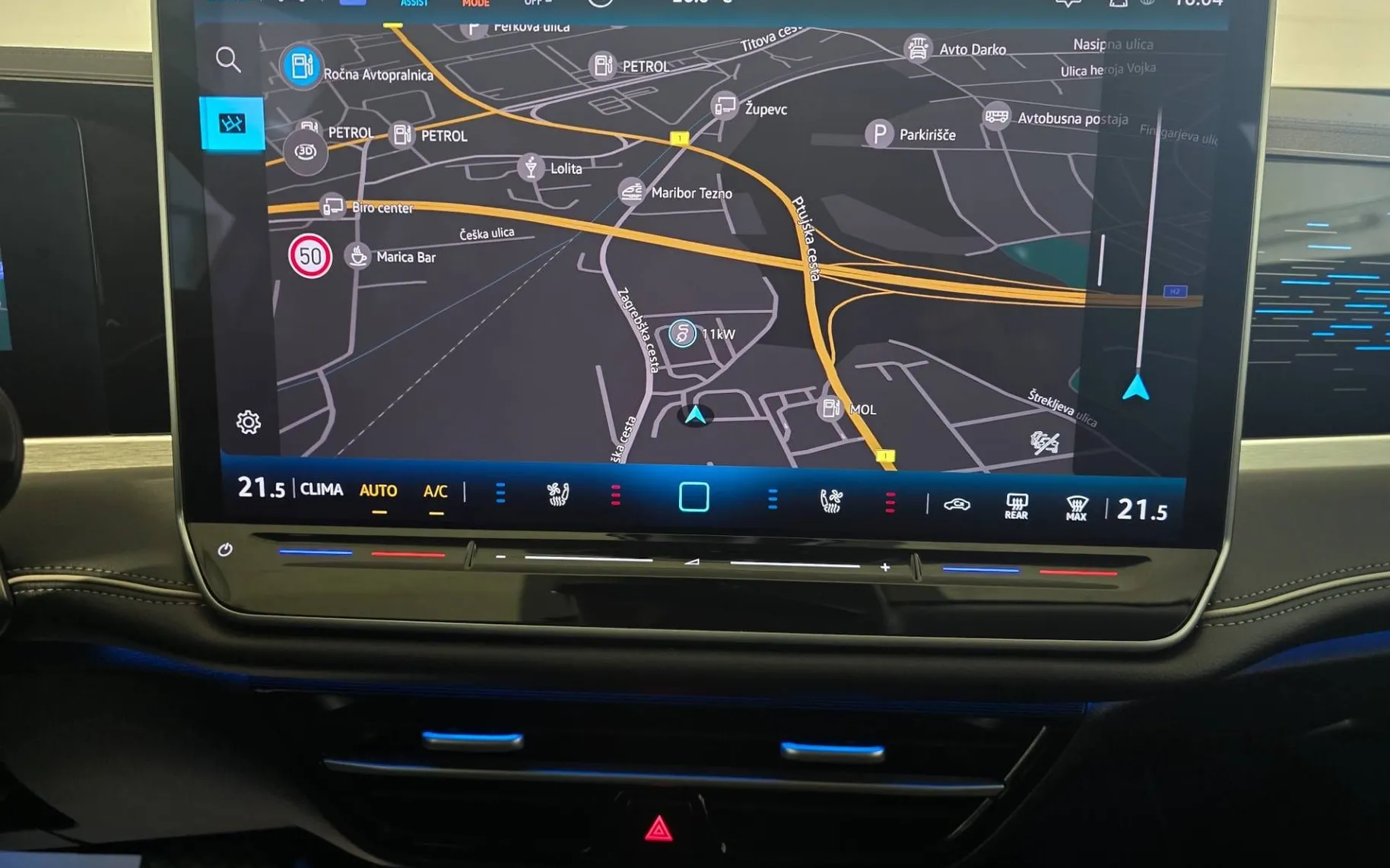 Notranja slika - Volkswagen Passat Variant - 1.5 eTSI Business DSG - Matrix.360kam.DCC Pro.HUD - 15
