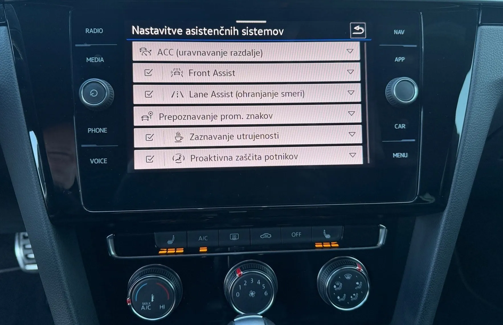 Zunanja slika - VW Arteon - 2.0 TSI avt. 140kW R-Line-DCC-20 col-ACC-NAVI... - 13