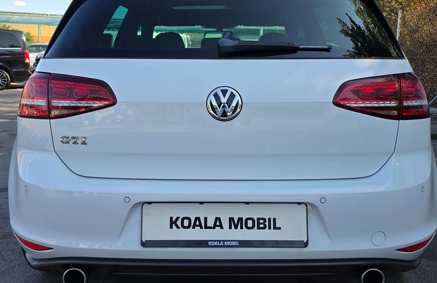 Zunanja slika - Volkswagen Golf - 2.0 GTI BMT LED-ŠIBEDAH-GRETJE SEDEŽEV-ALU - 5