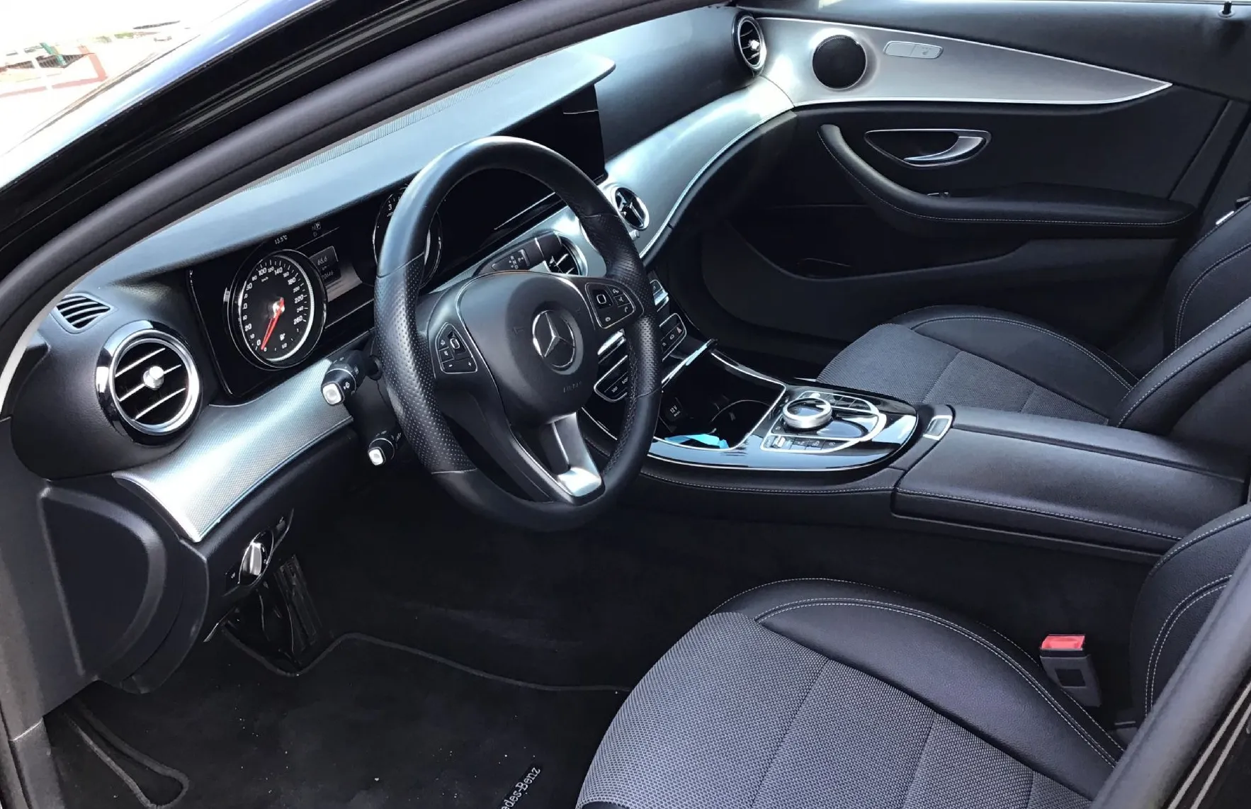 Zunanja slika - Mercedes-Benz E-Razred - E 220 d AMG Style. kamera. navi. LED - 8