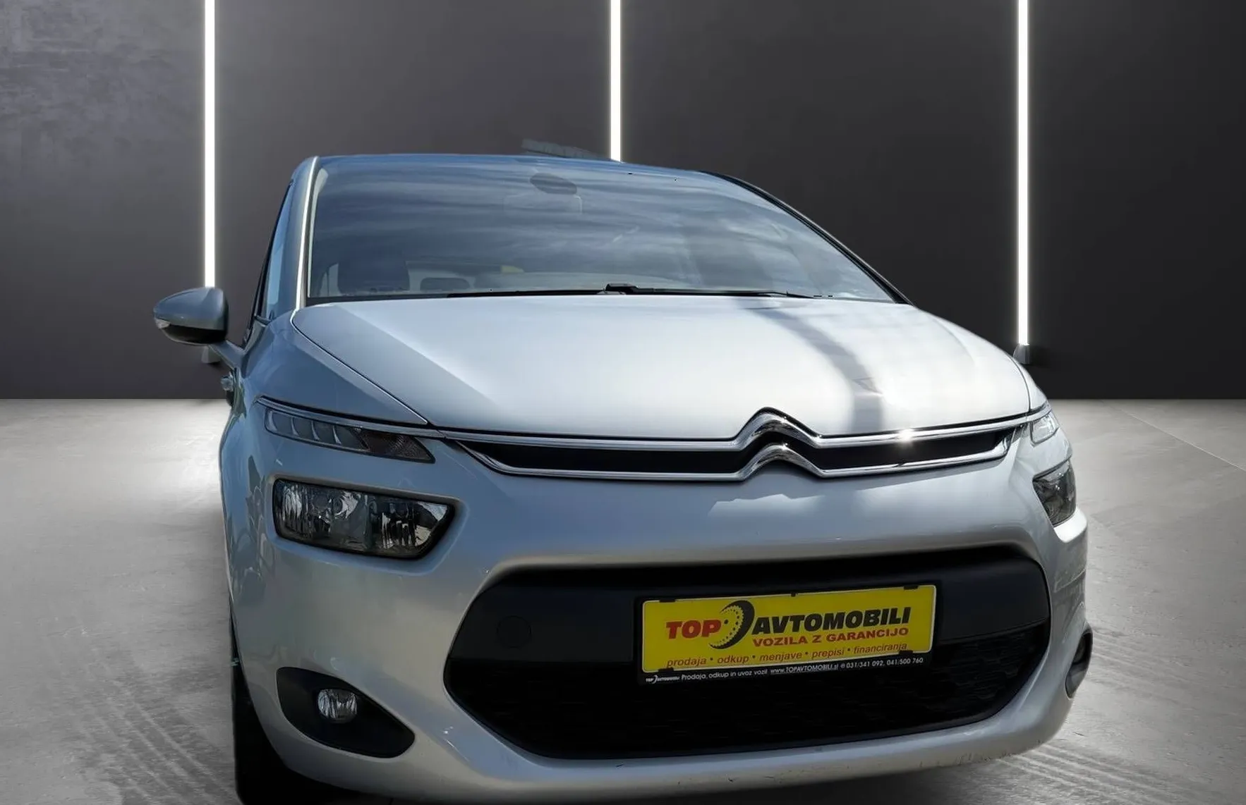 Zunanja slika - Citroën C4 - Picasso 1.6 e-HDi  NAVI PDC TEMPOMAT REDNO SERVISIRAN... - 10