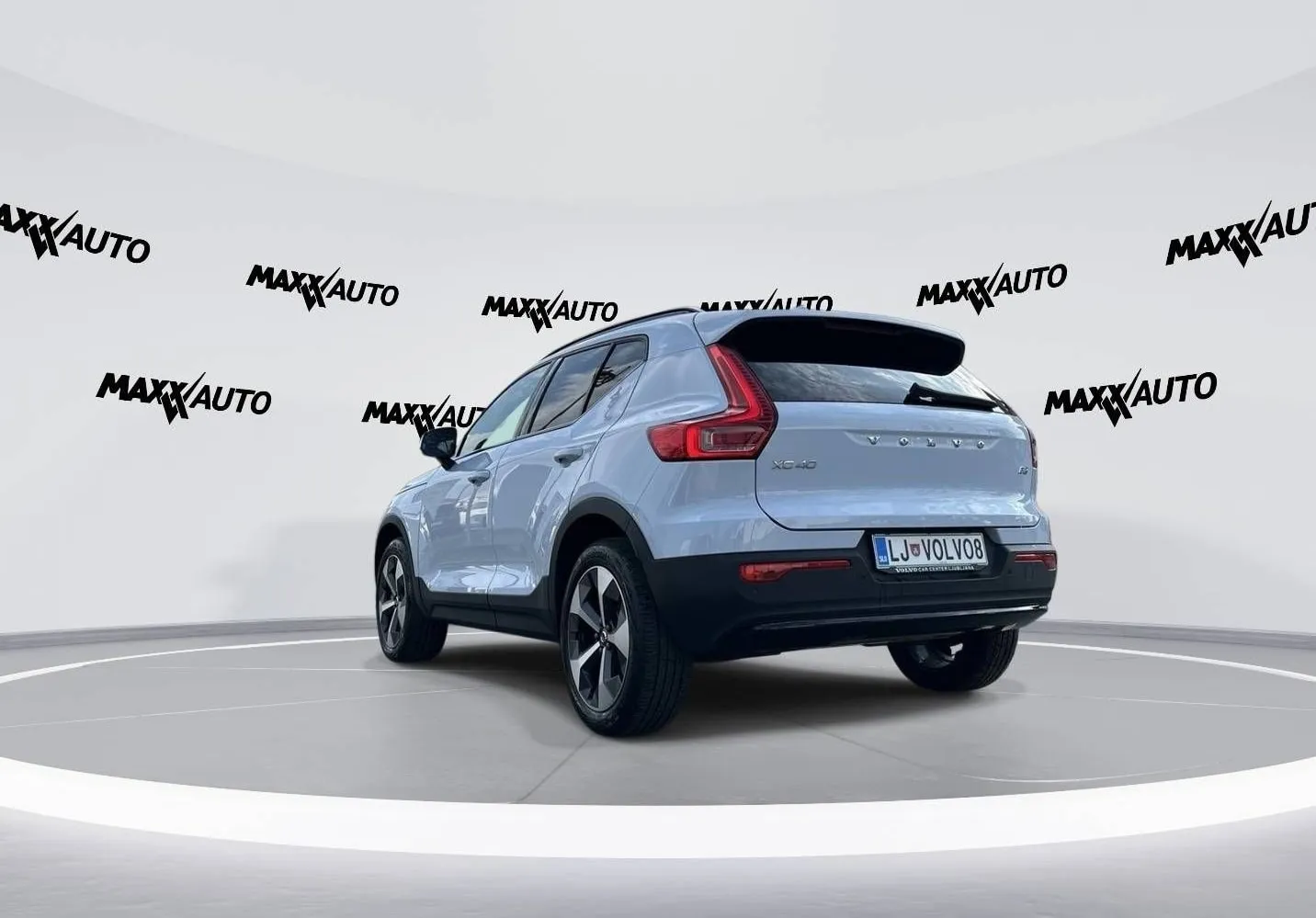 Notranja slika - Volvo XC40 - B3P Plus Dark Avt - 7