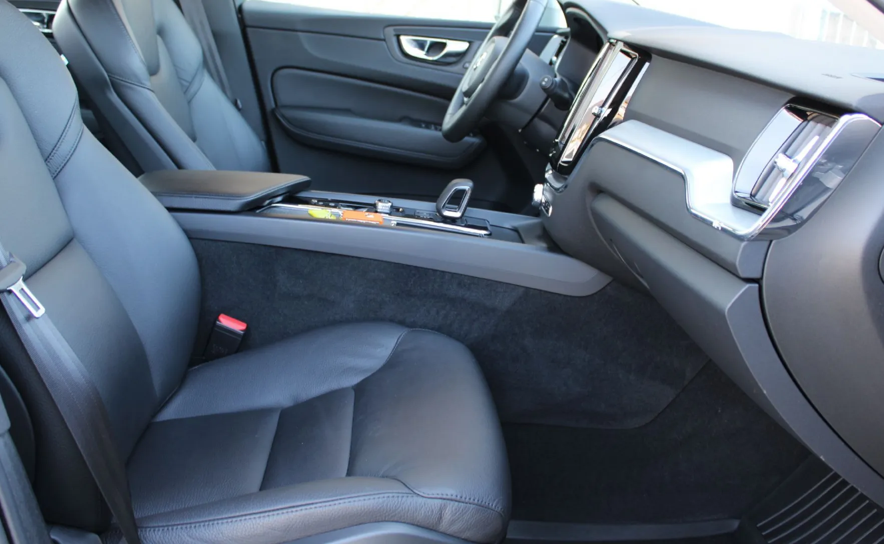 Zunanja slika - Volvo XC60 - B4D AUT Momentum -VIRTUAL-LED-KAMERA-NAVI-MEMORY - 13