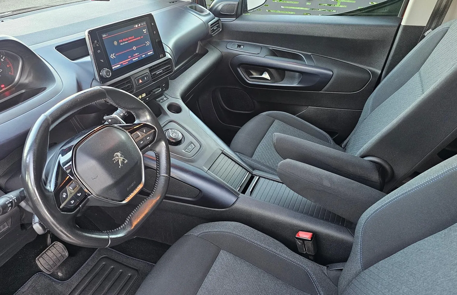 Zunanja slika - Peugeot Rifter - 1.5 HDI 130-AUT.-GT LINE-NAVI-LED-ALU-ODLIČEN- - 2