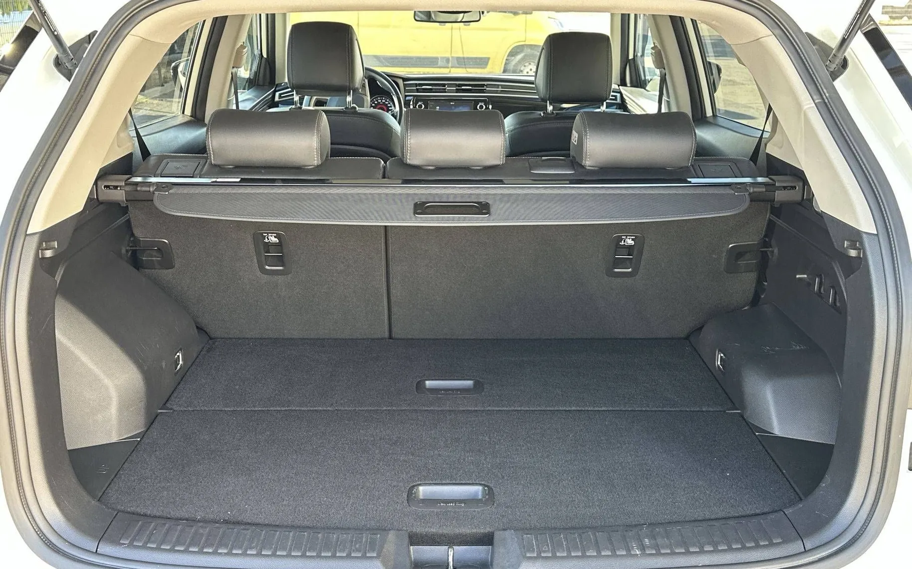 Notranja slika - KG Mobility Korando - 4x4 1.5 T-GDI Exclusive - 12
