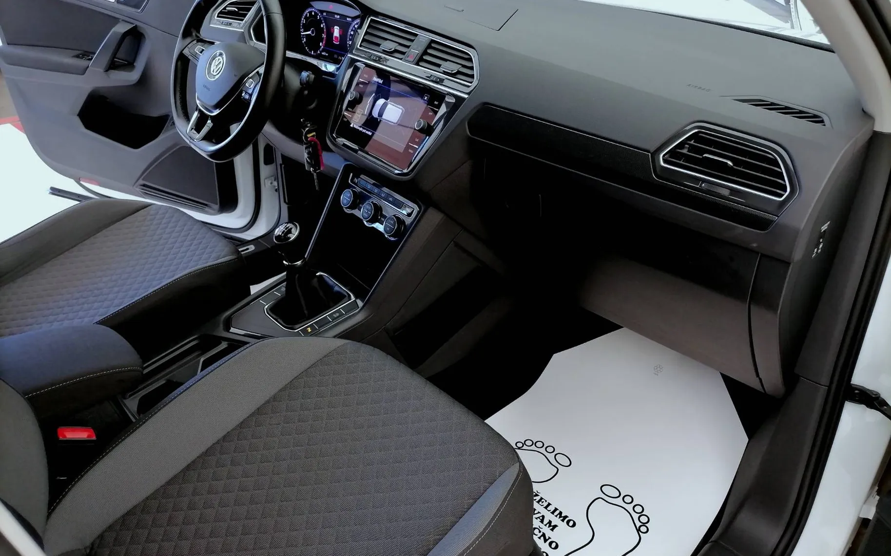 Notranja slika - Volkswagen Tiguan - 1.4 TSI-125KS FULL LED VIRTUAL NAVI ALU PDC 2019.. - 7