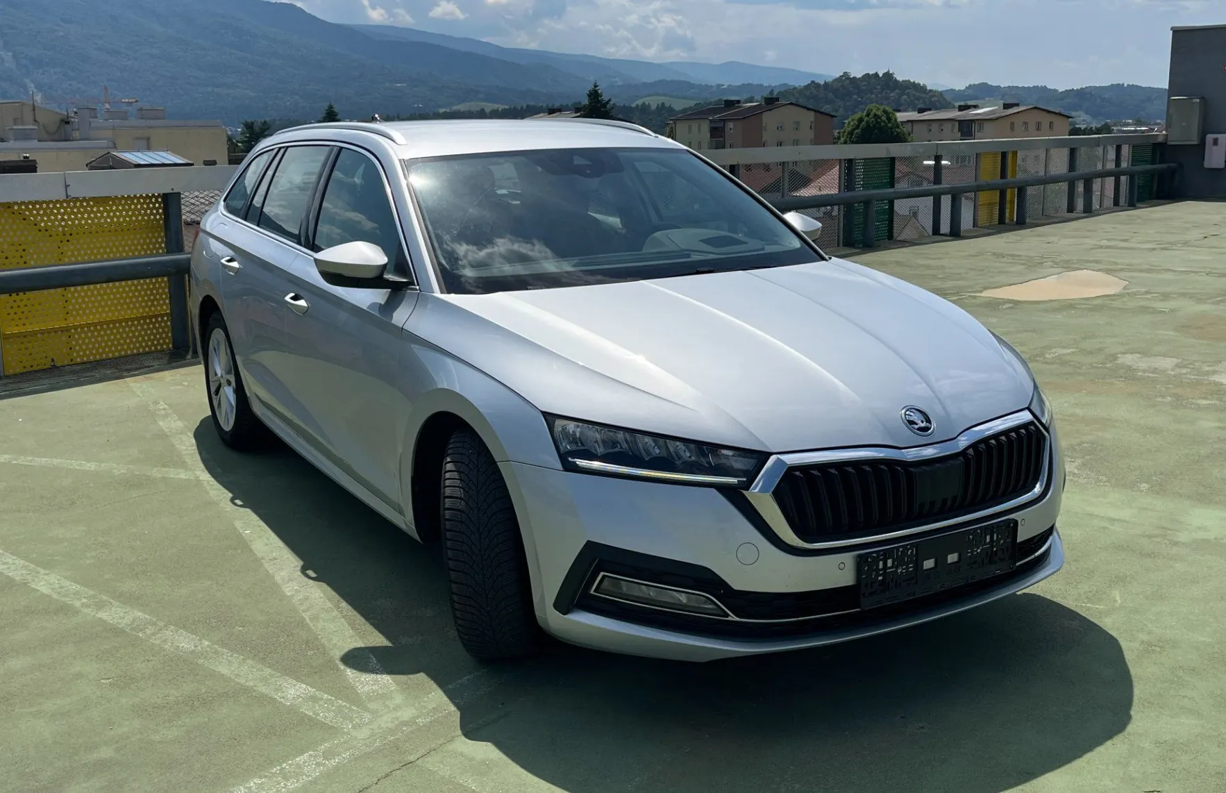 Zunanja slika - Škoda Octavia - Combi 2.0 TDI Ambition DSG.LED.HEAD UP.MASAŽ.NAVI. - 3