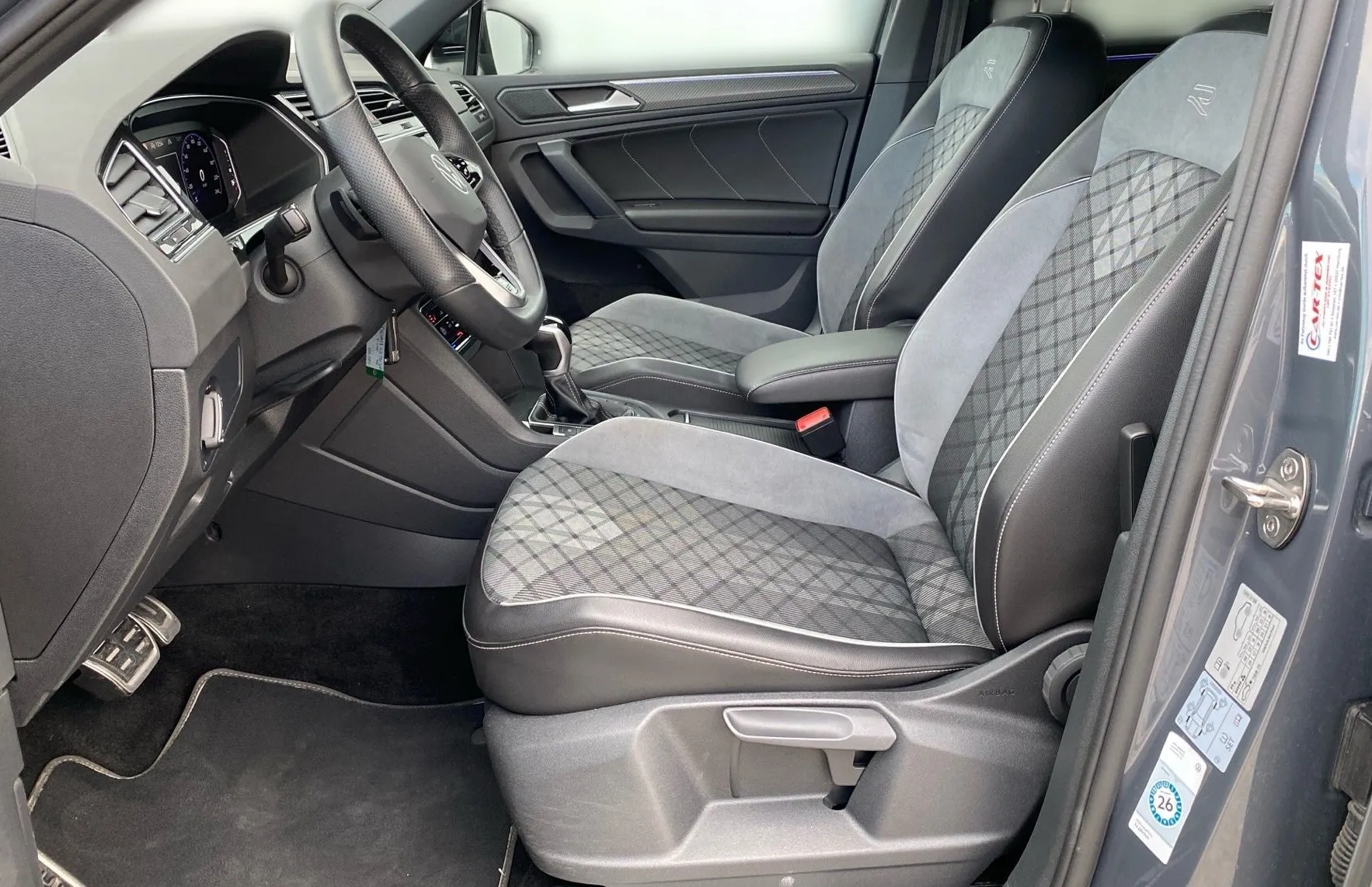 Zunanja slika - VW Tiguan - 2.0 TDI SCR 4M. BMT avt. R-Line 110kW... - 7