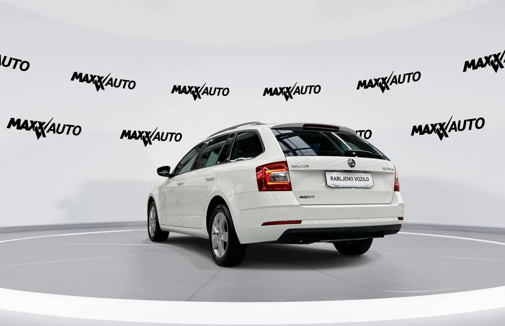 Zunanja slika - Škoda Octavia - Combi 1.6 TDI Family - 7