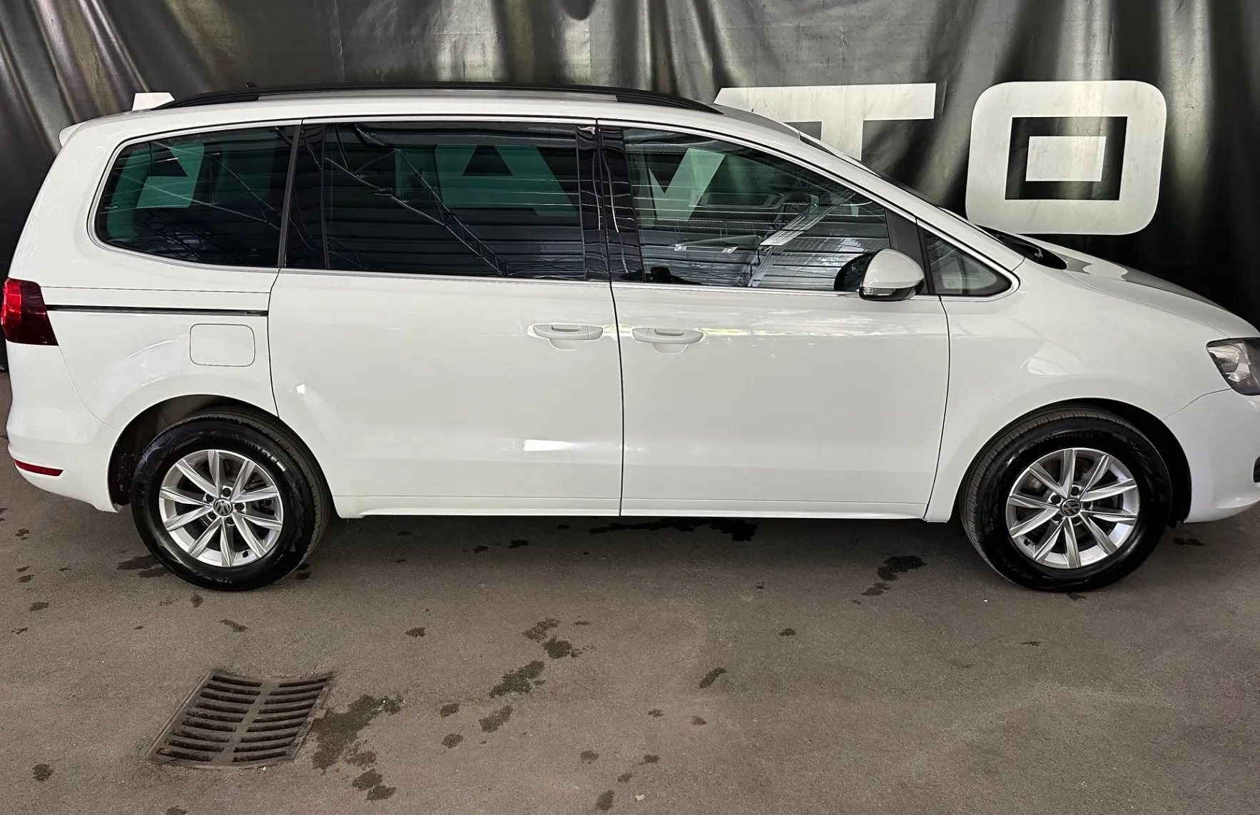 Zunanja slika - Volkswagen Sharan - 1.4TSI DSG-COMFORTLINE-NAVI-ACC-M.KOT-LINE ASSIS.. - 3