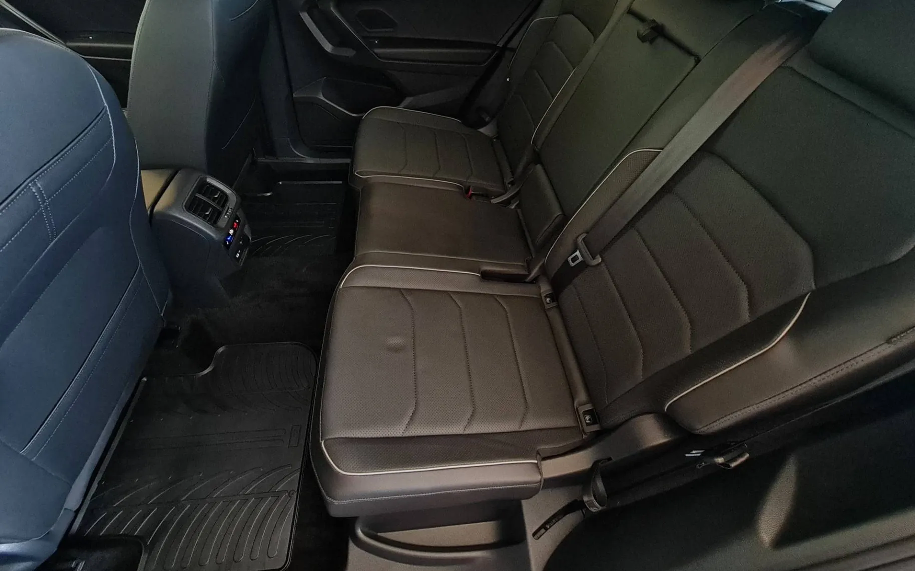 Notranja slika - Volkswagen Tiguan Allspace - 4motion 2.0 TDI Elegance DSG•Matrix•Head-Up disp.. - 11