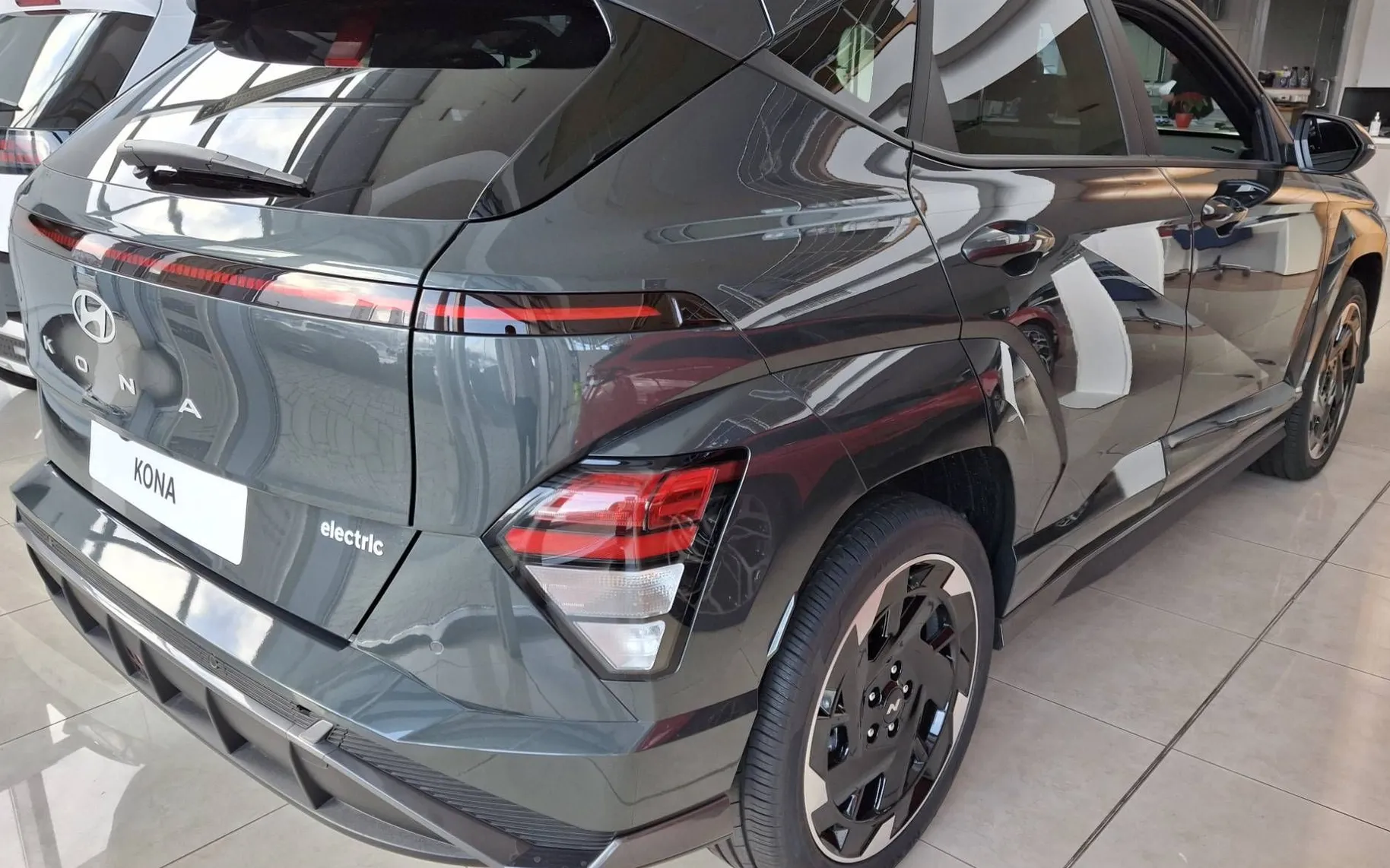 Zunanja slika - Hyundai Kona - EV 65KWH PREMIUM   N-LINE WINTER I. topl. črpalk.. - 3