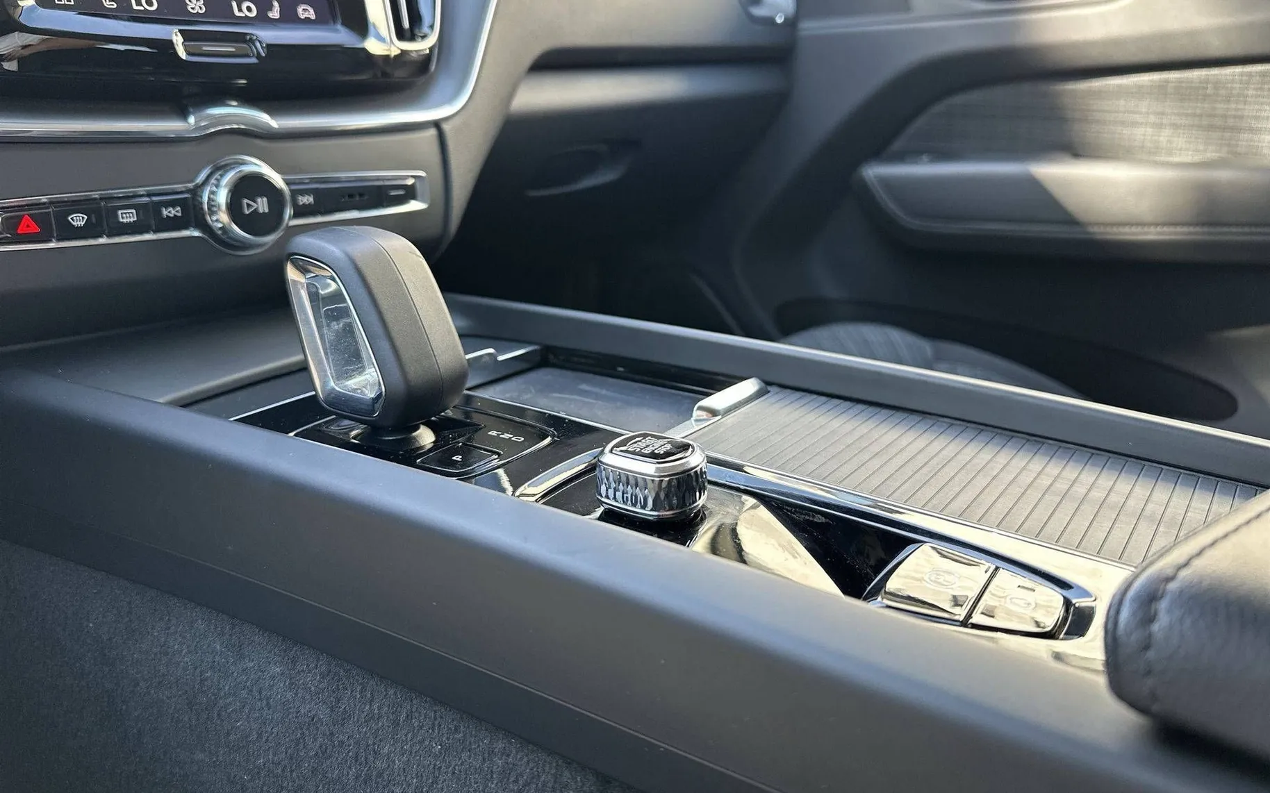 Notranja slika - Volvo XC60 - B4 D AWD Core Avt. - 19