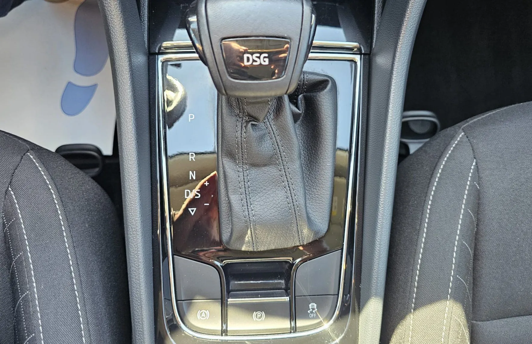 Zunanja slika - Škoda Karoq - Style 1.6 TDI DSG|FULED|ALU|ASSIS.|NAVI|2xPDC| - 11