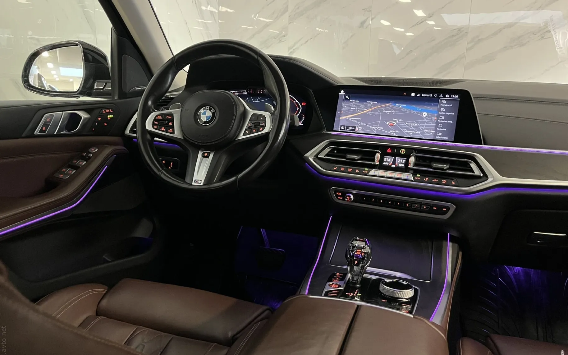 Notranja slika - BMW serija X7: - xD30d|SoftC|Zračno|SkyL|Masaža|360K|Harman|HUD|... - 9
