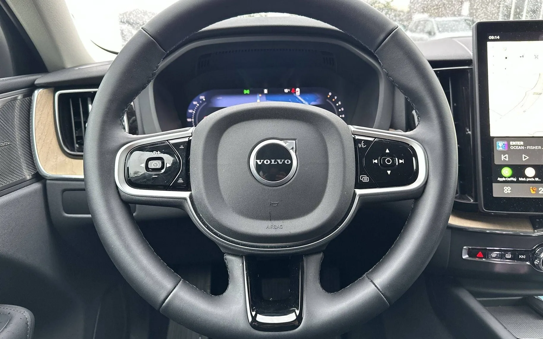 Notranja slika - Volvo XC60 - B5 P AWD Plus Dark Avt. - 14