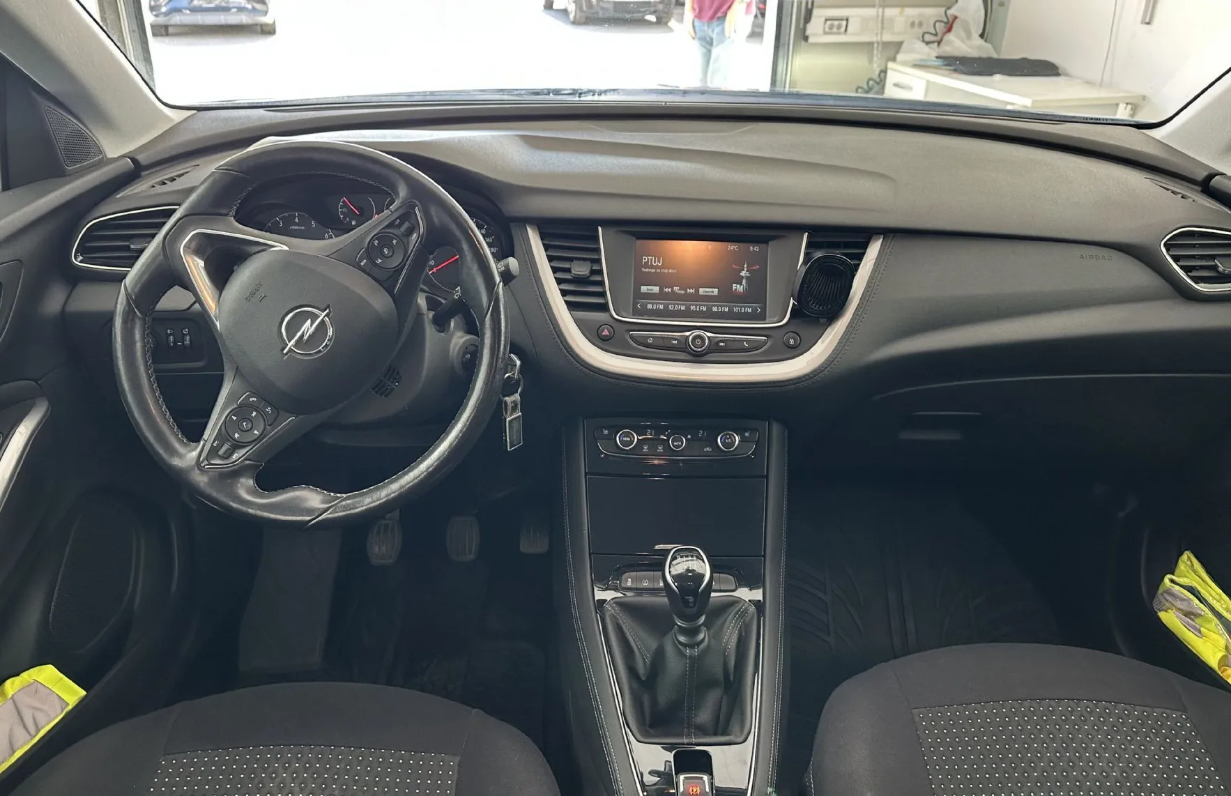 Zunanja slika - Opel Grandland X - 1.2 TURBO.96KW KAMERA.LED.KLJUKA+4ALU.SAMO 87000KM - 6