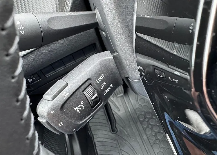Zunanja slika - Peugeot 2008 - ALLURE PureTech 100 - AKTIVNI TEMPOMAT - KAMERA - 11