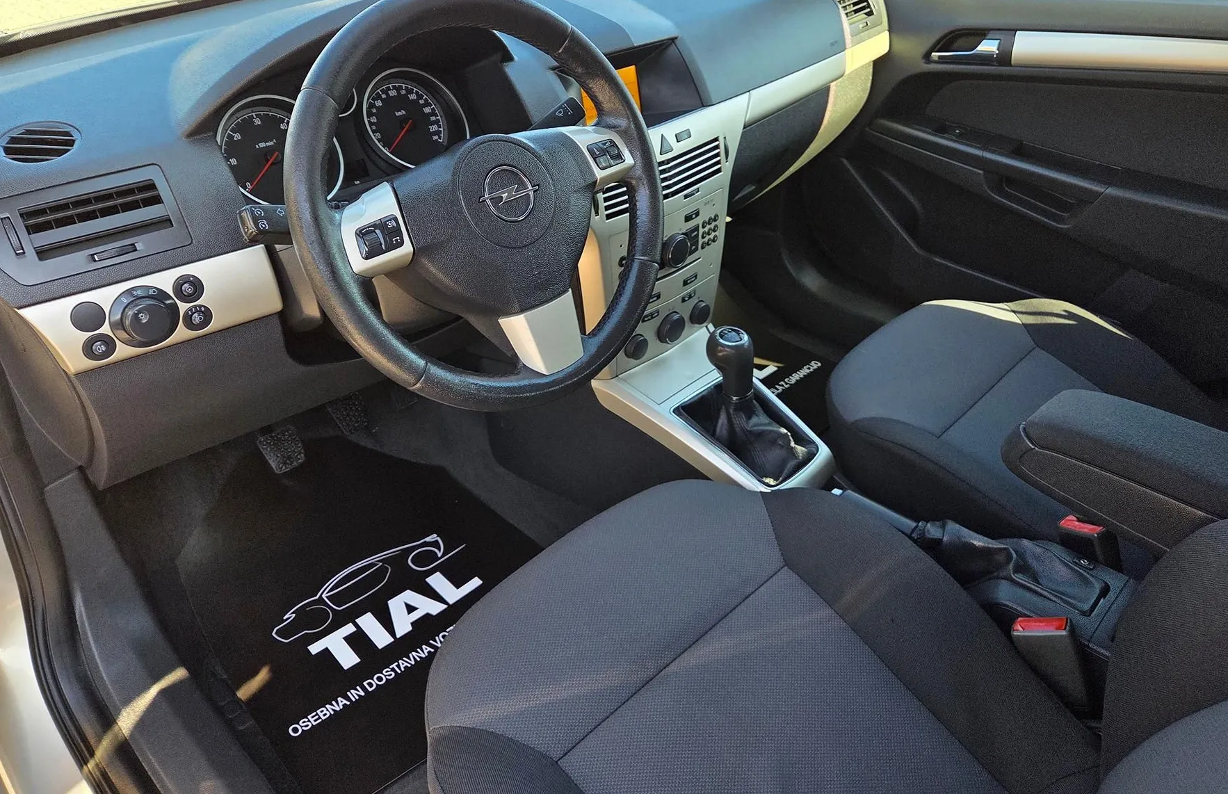 Zunanja slika - Opel Astra - 1.7CDTI-SLO-1LASTNIK-KLIMA-REDNO SERVISIRANA - 10