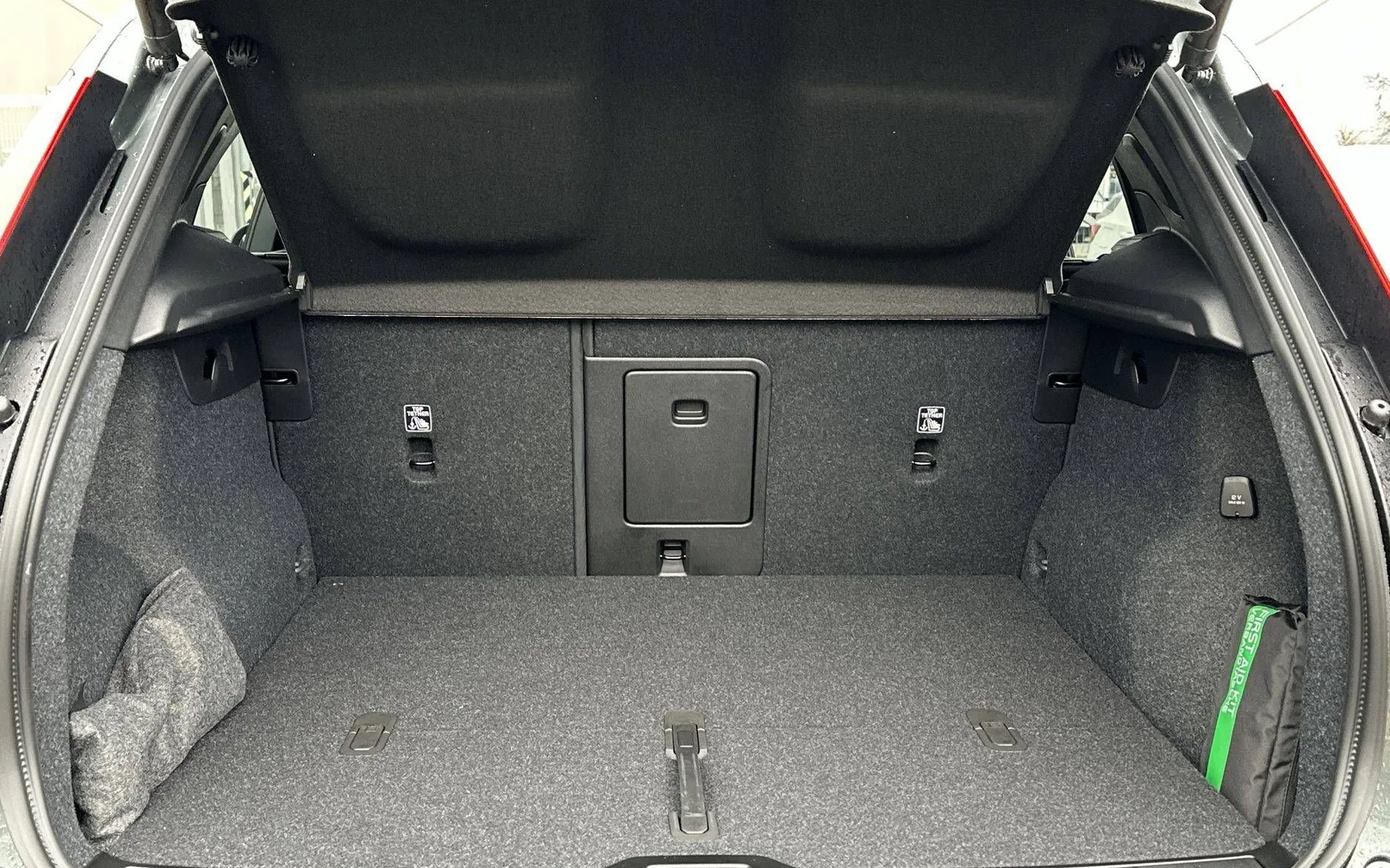 Zunanja slika - Volvo XC40 - B3 P Core AT DCT... - 11