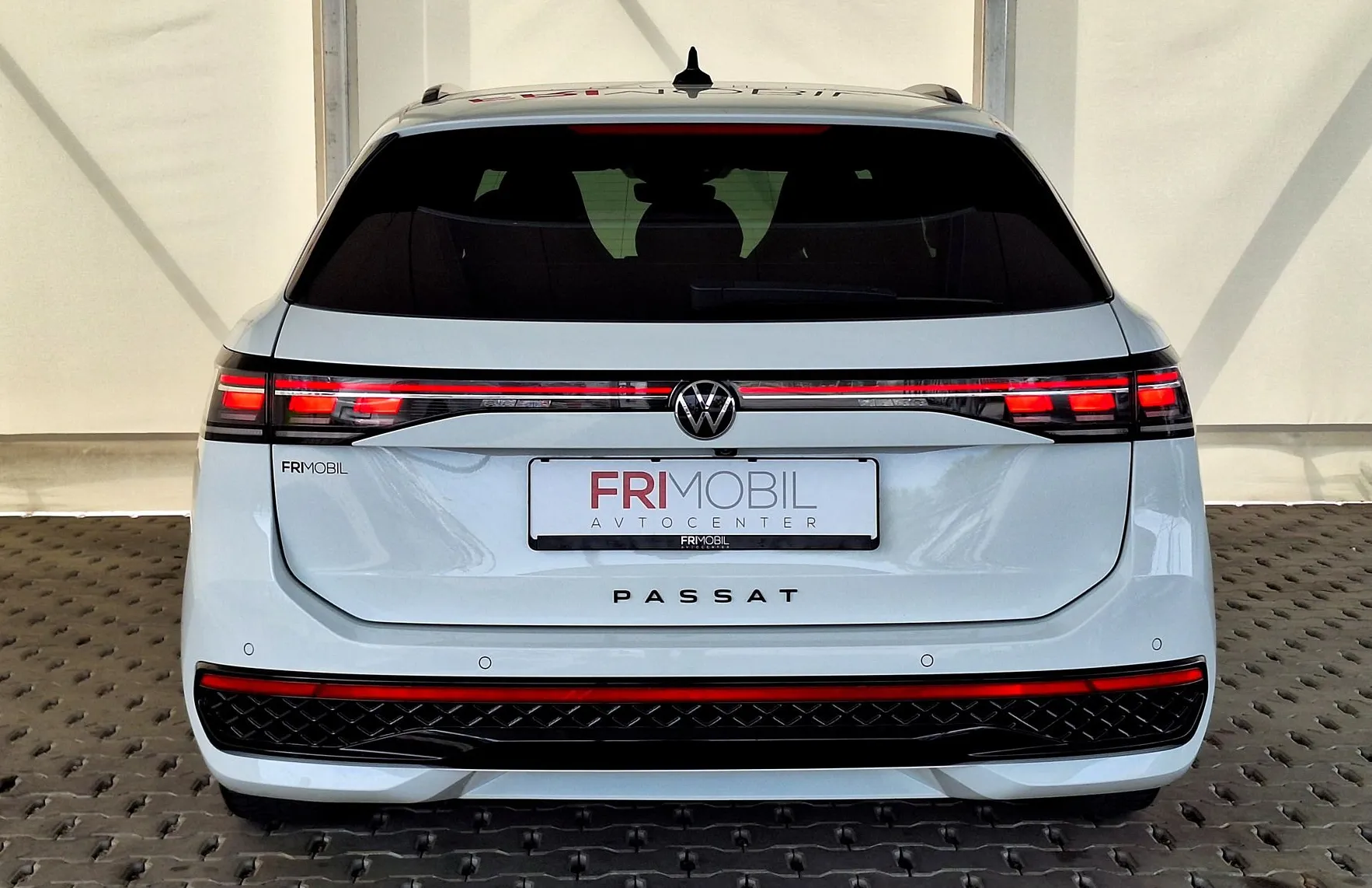 Zunanja slika - Volkswagen Passat - Variant 2.0 TDI BMT R-Line DSG•IQ LED•ACC•AMBIENT•HEAD UP• - 5