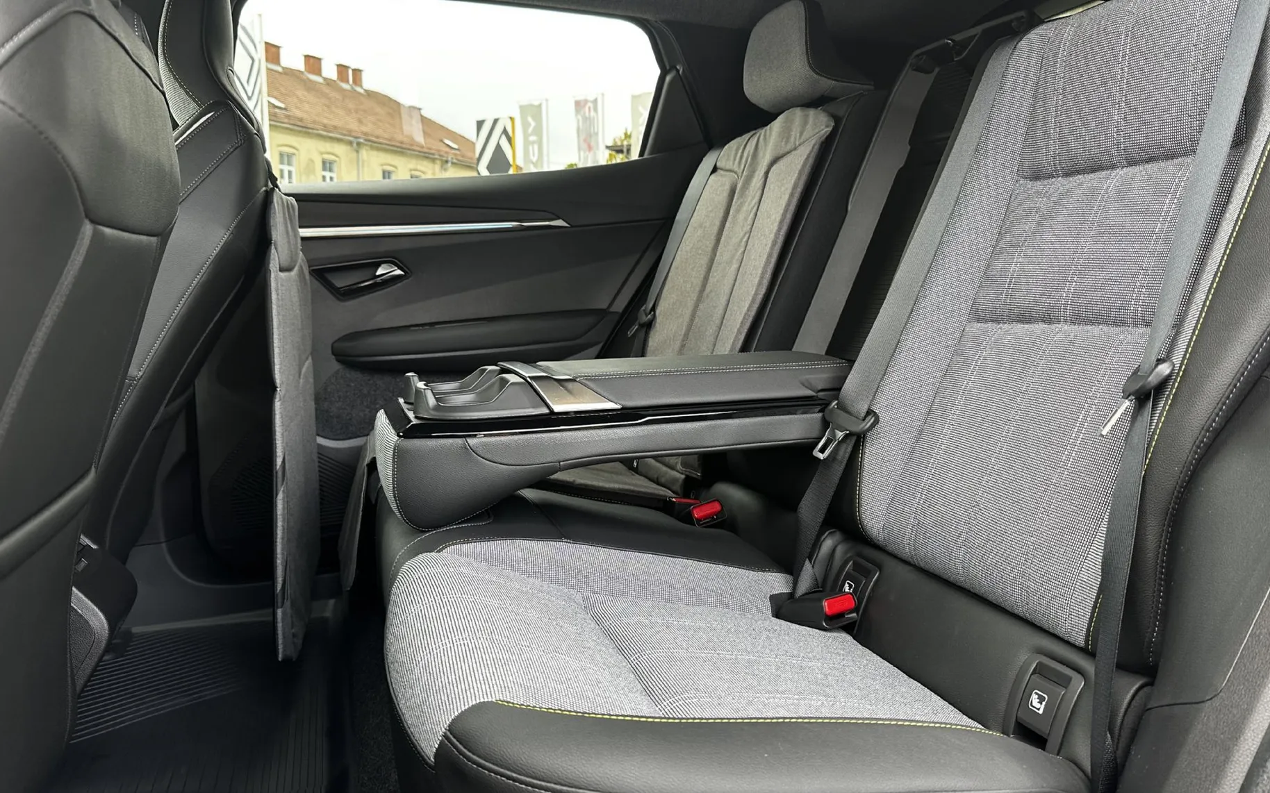 Zunanja slika - Renault Scénic - Scenic Techno E-Tech Electric 170 Comfort range - 8