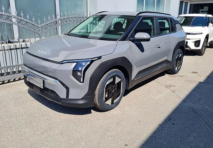 Zunanja slika - KIA EV3 - 58.3 kWh baterija. 150 kW  204 KM  Star - 7