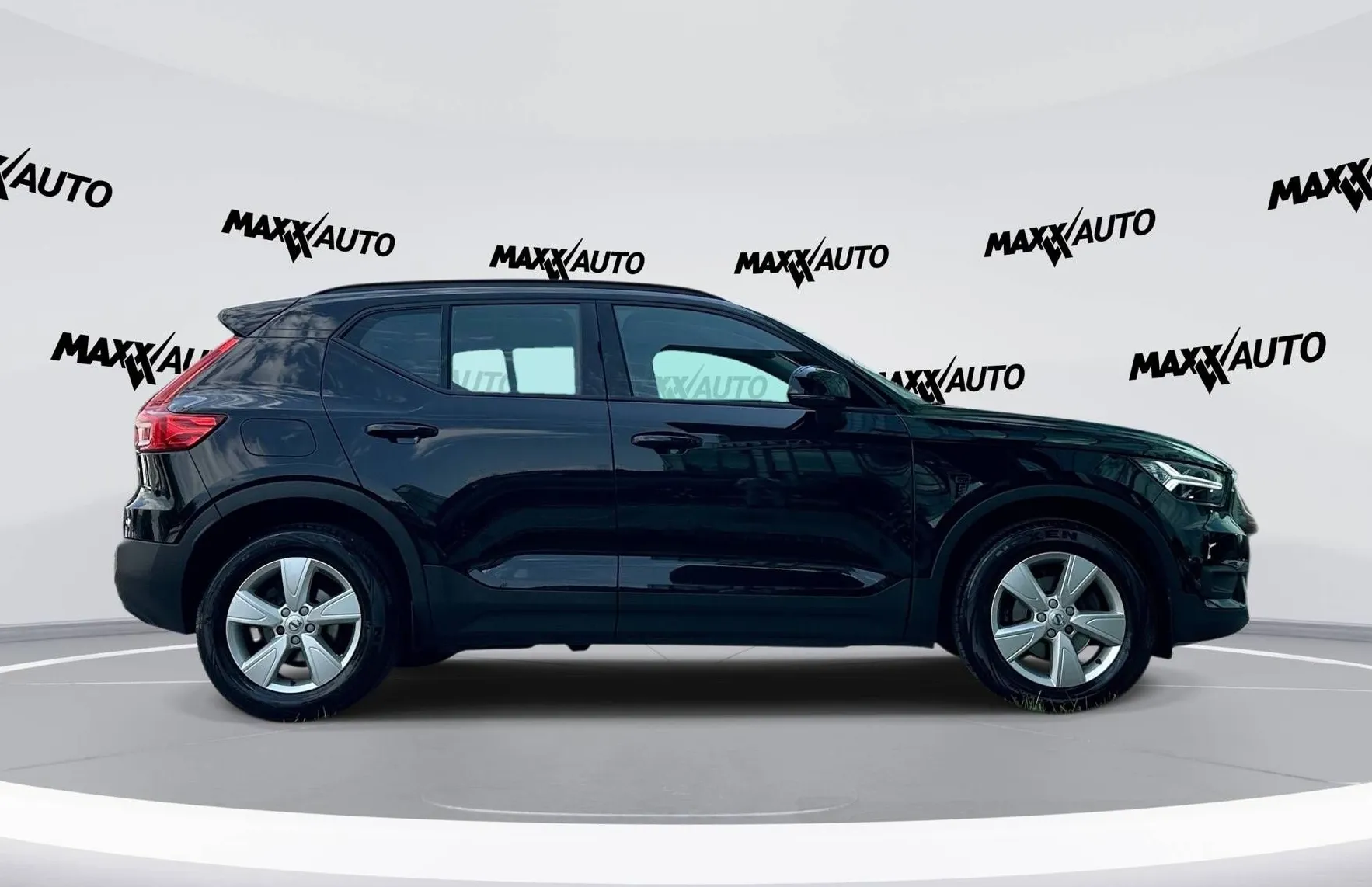 Zunanja slika - Volvo XC40 - T3 Momentum Avt. - 4