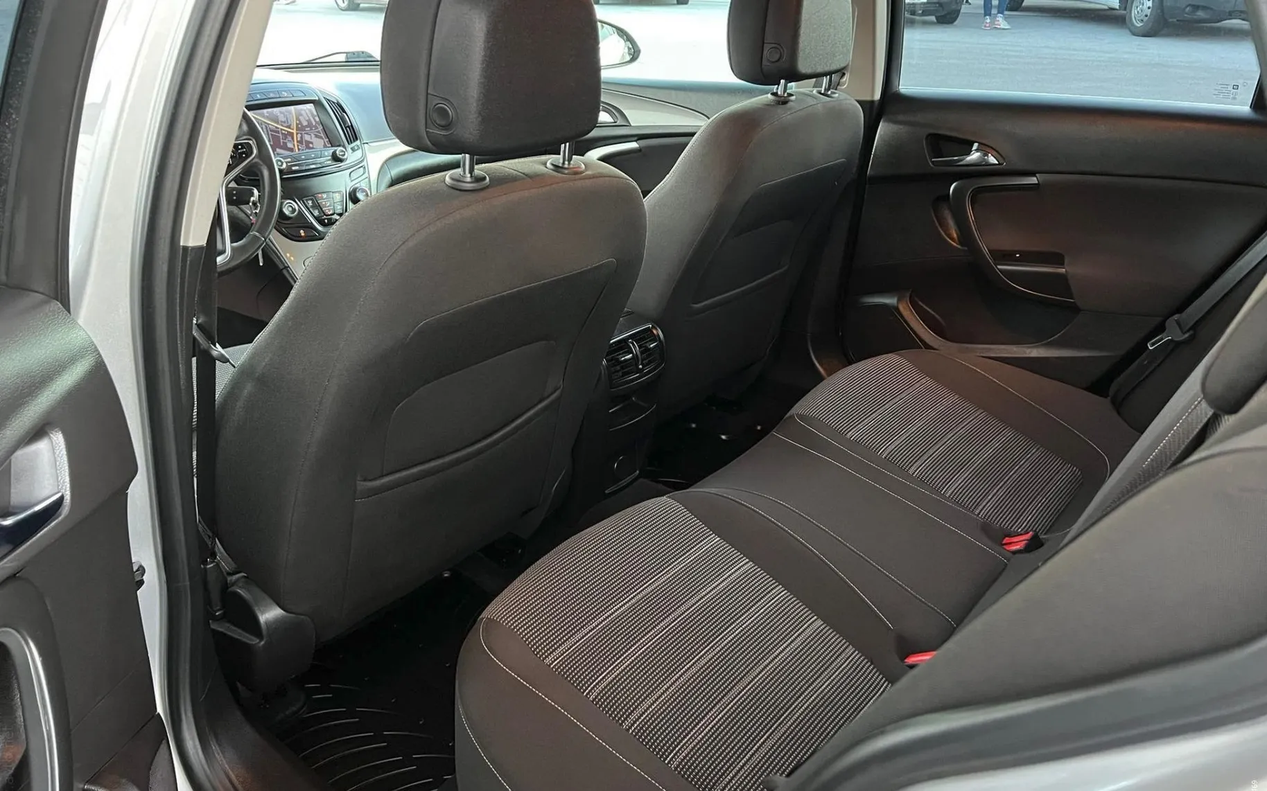 Notranja slika - Opel Insignia - 2.0 CDTI-XENON-SPORT-NAVI-PD0-GRETJE SED-ODLIČEN - 11