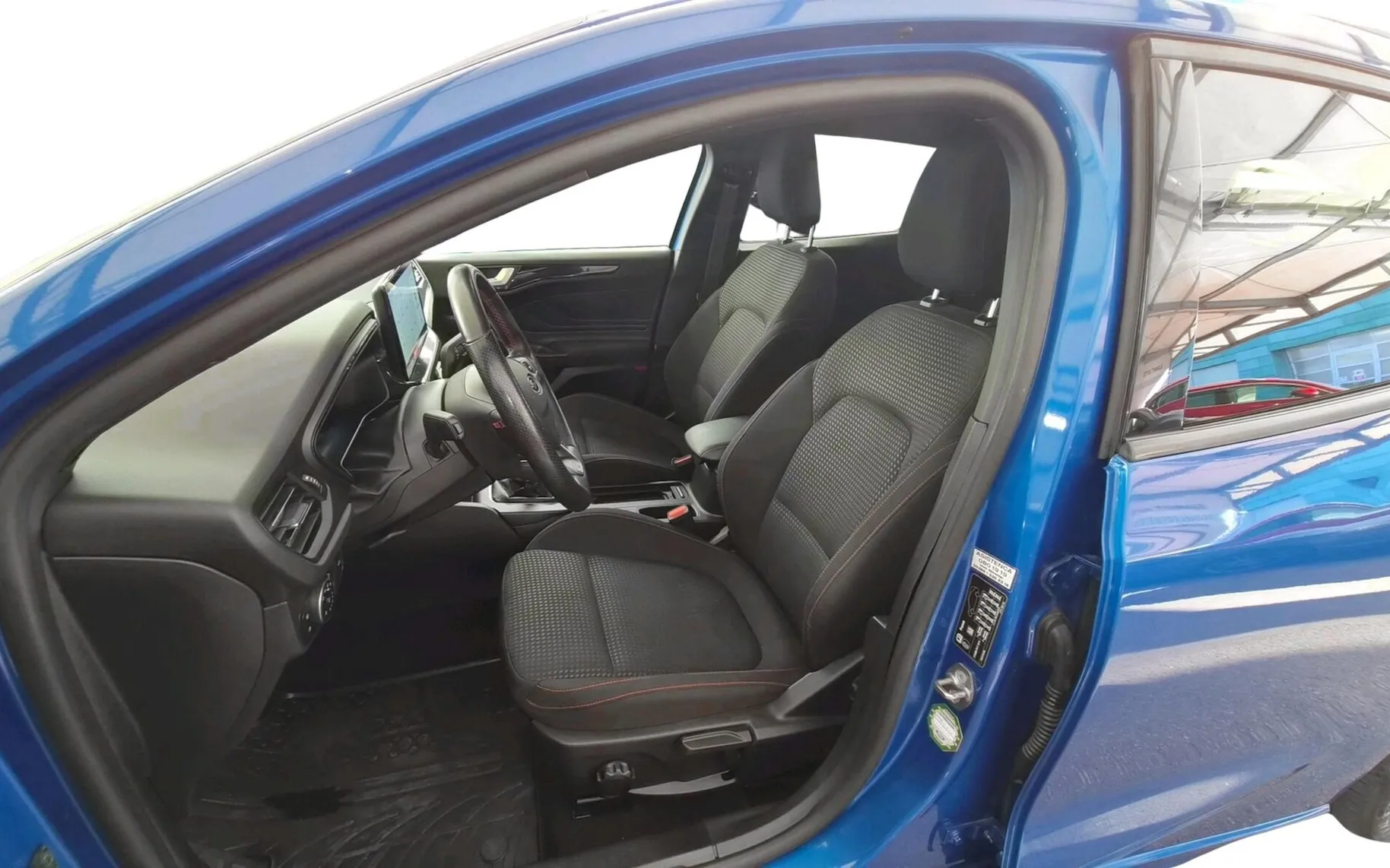 Zunanja slika - Ford Focus - Karavan 1.0 EcoBoost ST-Line-SLO-NAVI-RADAR-BLISS - 5