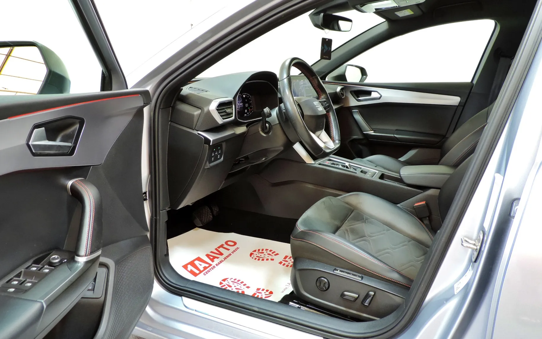 Zunanja slika - Seat Leon - ST 2.0 TDI FR DSG ACC-LED-MRTVI KOTI-MEMORY - 13