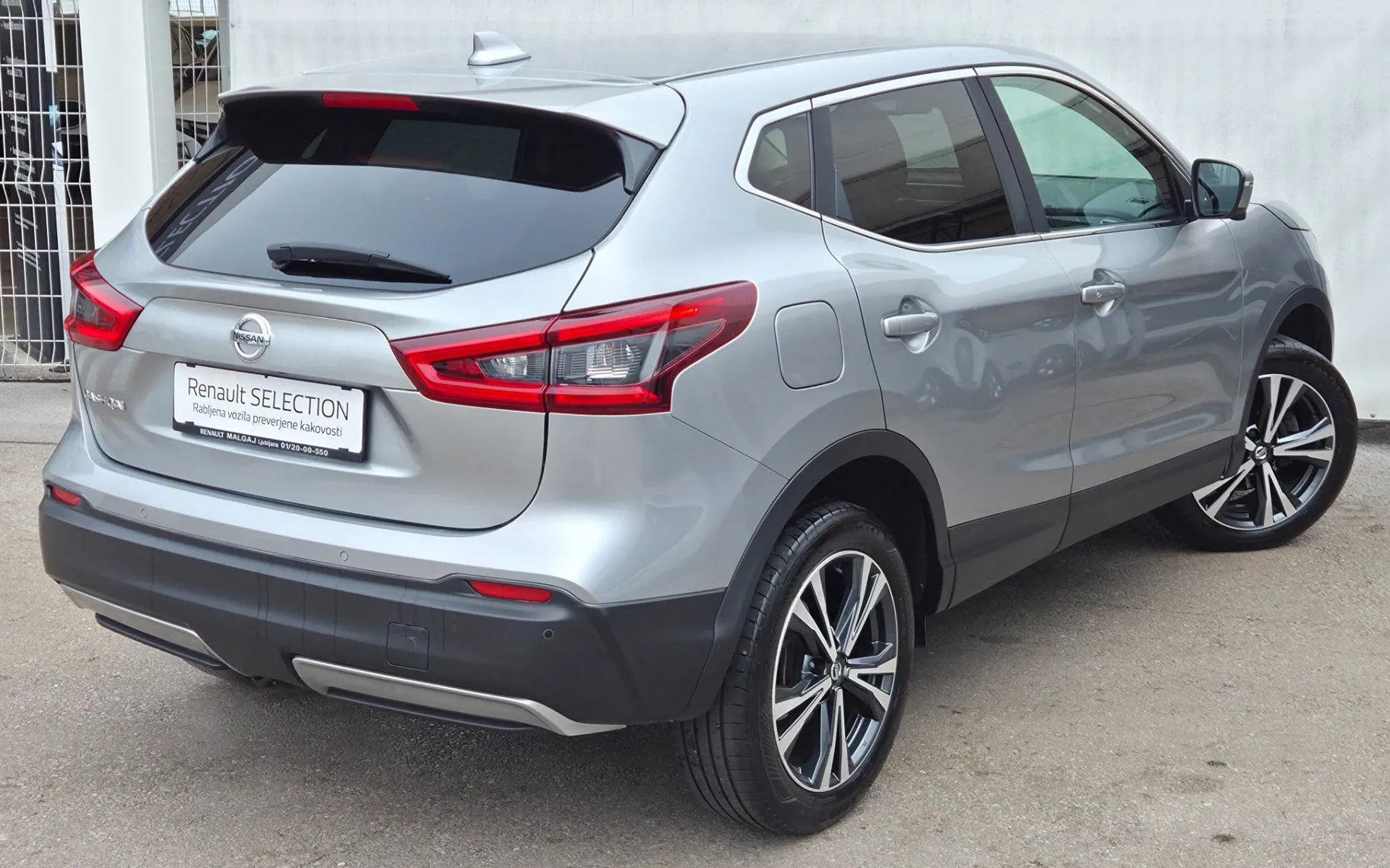 Zunanja slika - Nissan Qashqai - 1.3 DIG-T 140 Tekna 1.LASTNIK SLO.POREKLO - 4