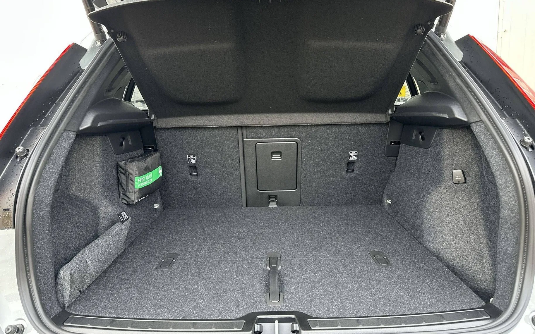 Notranja slika - Volvo XC40 - B3P Core Avt... - 12