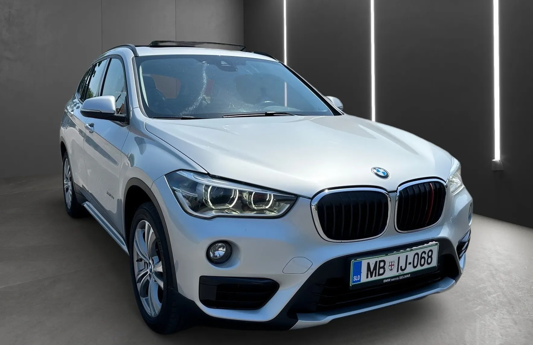 Zunanja slika - BMW X1 - serija : xDrive18d SPORT LINE FUL LED NAVI ACC HUD PDC PANO - 11