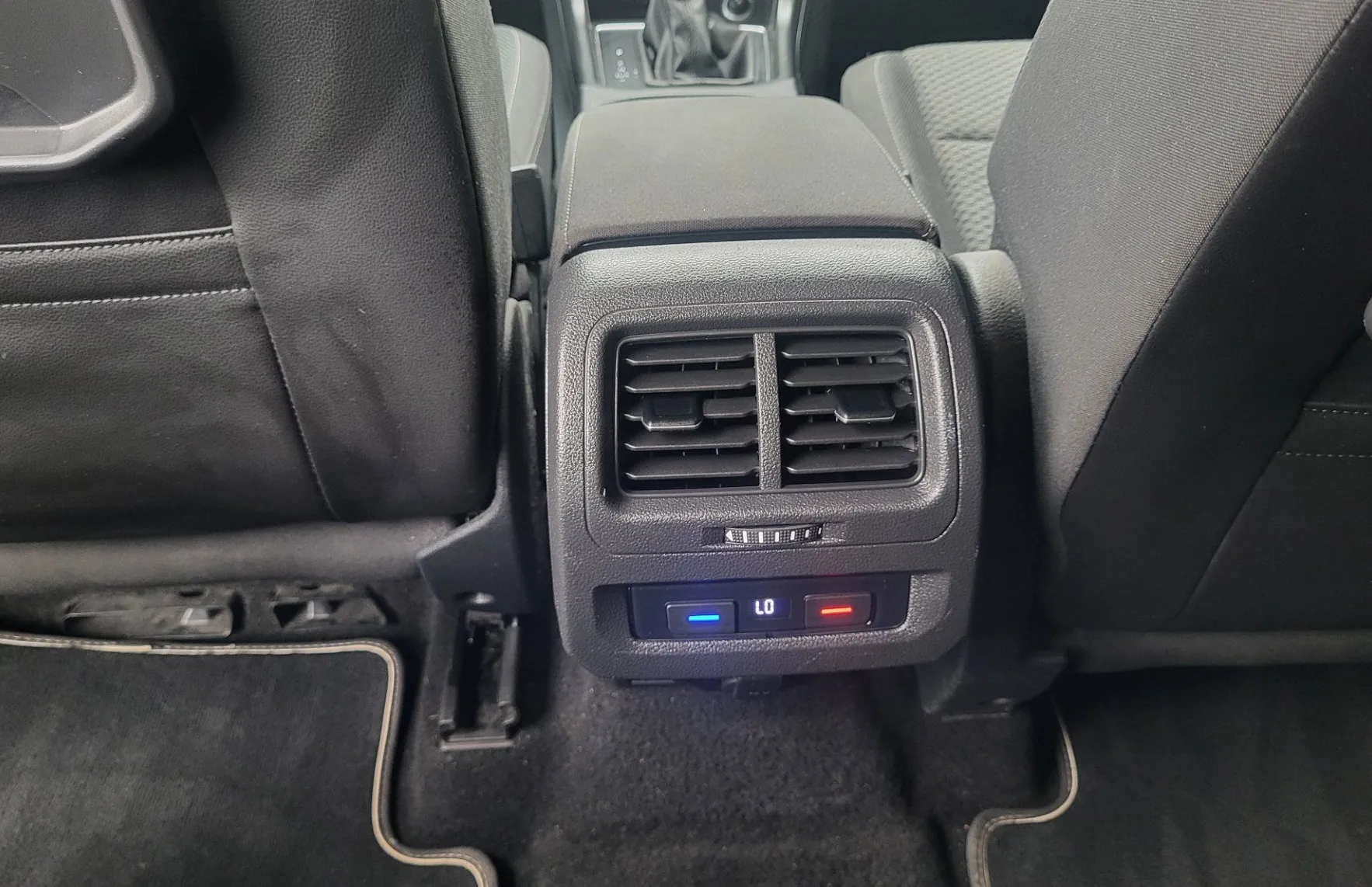 Zunanja slika - Volkswagen Touran - 2.0 TDI DSG 7 sedežni-acc-pdc-alu-radar - 19