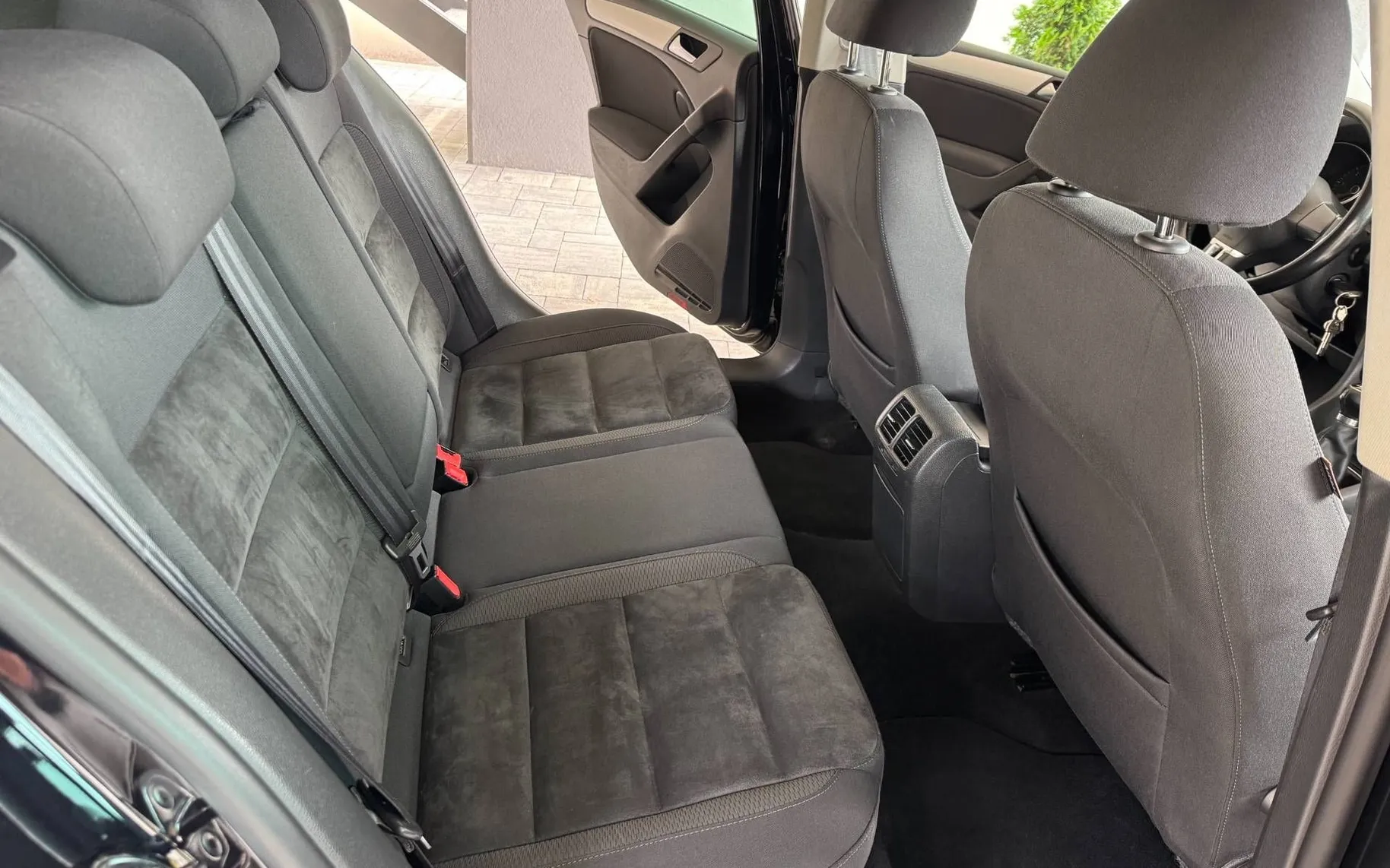 Notranja slika - Volkswagen Golf - Comfortline 2.0 TDI- ALCANTARA-DIGI.KLIMA-ALU- - 9