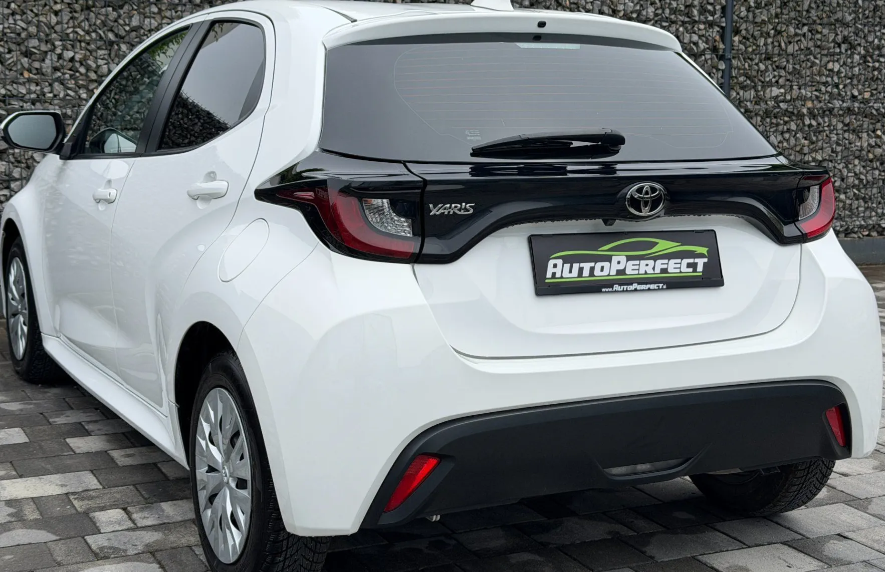 Zunanja slika - Toyota Yaris - 1.5 VVT-i|KAMERA|LANE|6.370KM... - 4