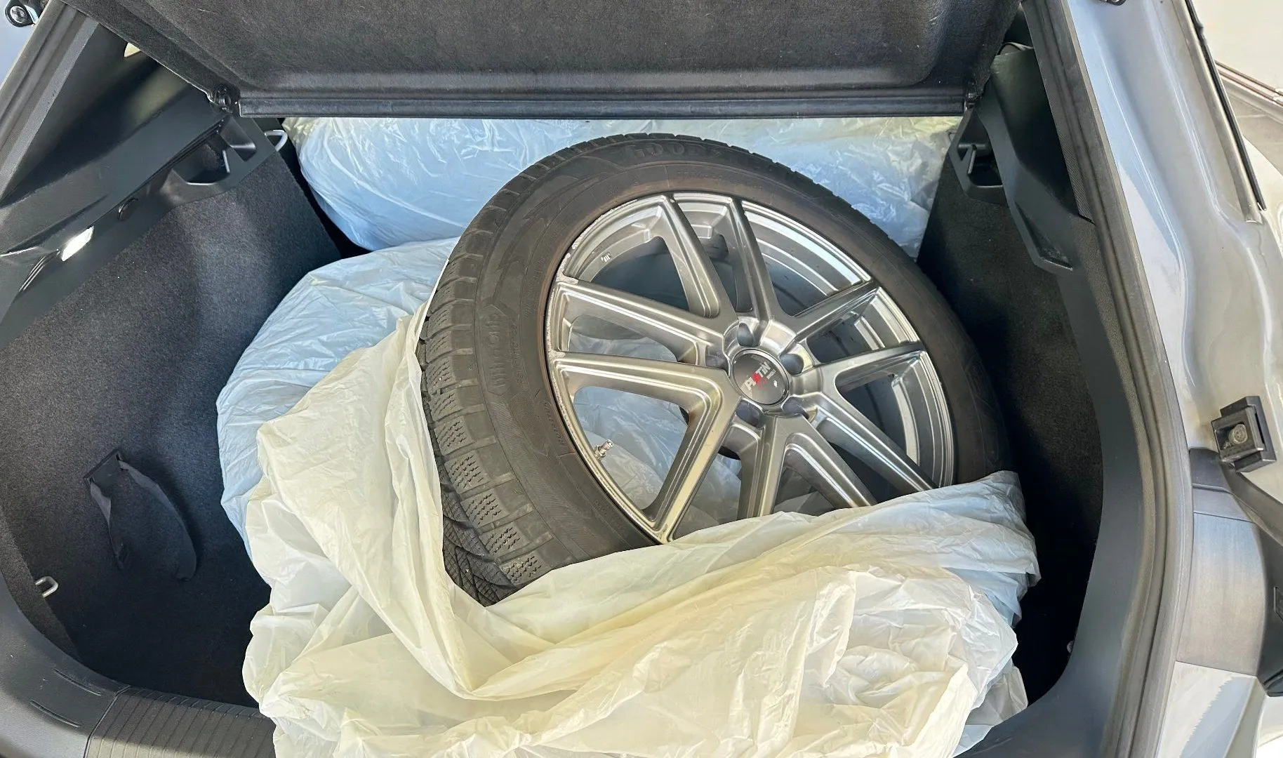 Zunanja slika - Volkswagen ID.4 - Pro Performance  77 kWh .NEMŠKI+4ALU.KAMERA.LED - 13