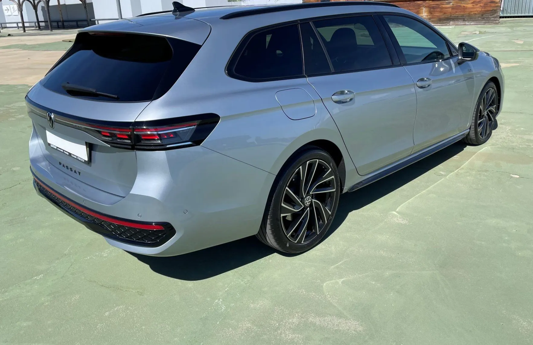Zunanja slika - Volkswagen Passat - Variant 2.0 TDI BMT R-Line DSG LED. NAVI.KAMER360.PDC2X - 4