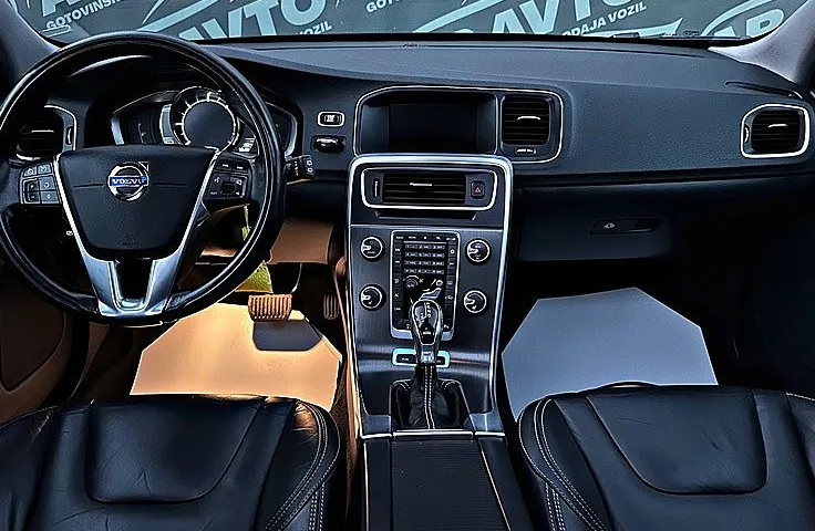 Zunanja slika - Volvo V60 - 2.4TD AWD TwinEngine Plug-in HYBRID+MAX OPREMA+4X4 - 9