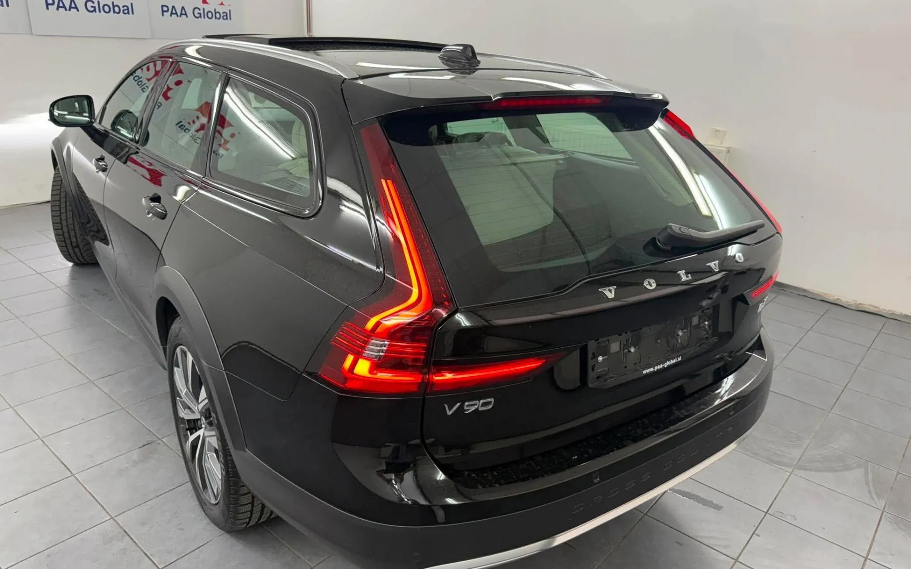 Zunanja slika - Volvo V90 - 2.0 DIZEL 145 KW.PANORAMA.KAMERA.LED.ACC.USNJE.4X4 - 4